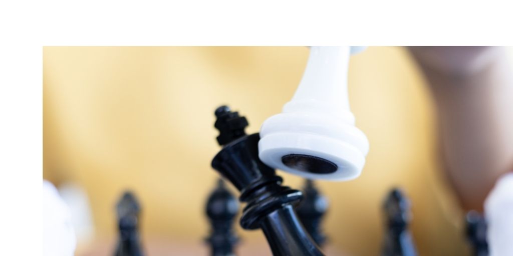 Nahe Feinde, ferne Feinde und Performance